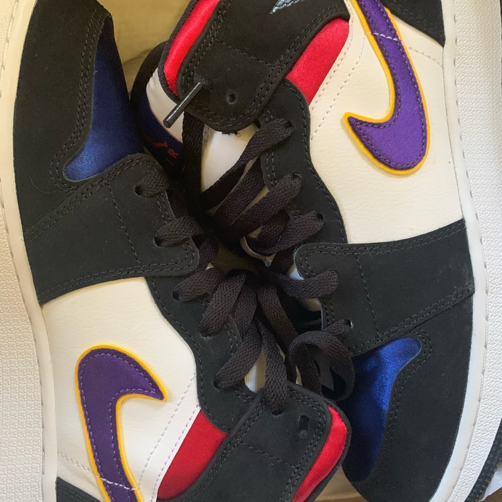 COPY - Air Jordan 1 mid SE (GS)